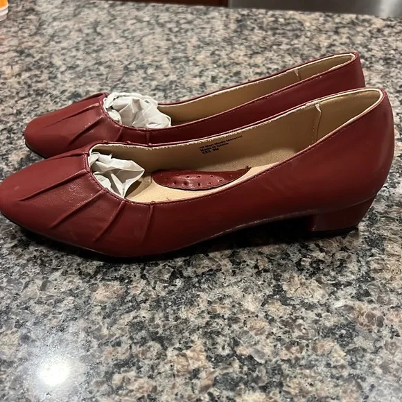 NWT Salon Studio Low Heels 👠 - Picture 2 of 6